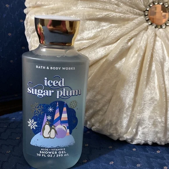 BATH & BODY WORKS SET. . . ICED SUGAR PLUM SCENT - Picture 3 of 6